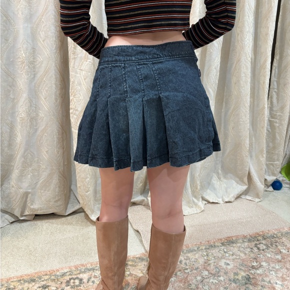 Vintage denim low rise pleated mini skirt with buckles - Picture 3 of 5